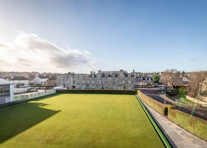 Square Green - No 14 Balcony